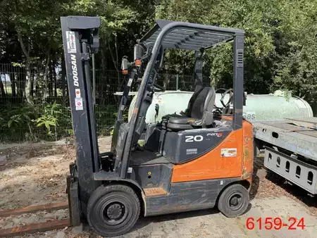 Gas truck 2011  Doosan G20SC-5 (1)