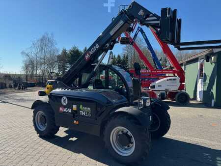 Sollevatori telescopici rigidi 2025  Magni TH 3.6 Black Edition (8)