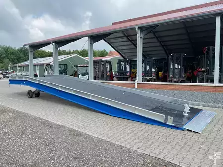 Sonstige 2026  [div] Verladerampe VR 12 / 2.5 lackiert (1)