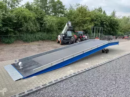 Sonstige 2026  [div] Verladerampe VR 12 / 2.5 lackiert (2)