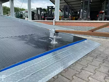 Sonstige 2026  [div] Verladerampe VR 12 / 2.5 lackiert (9)