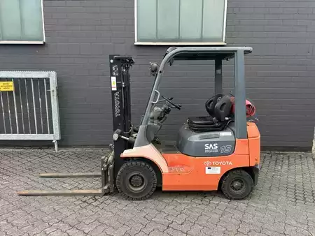 Nestekaasutrukki 2005  Toyota 42-7FGF15 (1)