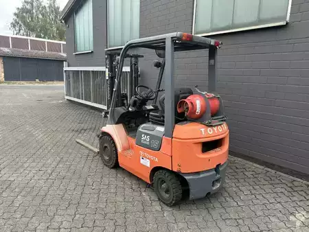 Nestekaasutrukki 2005  Toyota 42-7FGF15 (2)