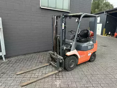 Nestekaasutrukki 2005  Toyota 42-7FGF15 (3)