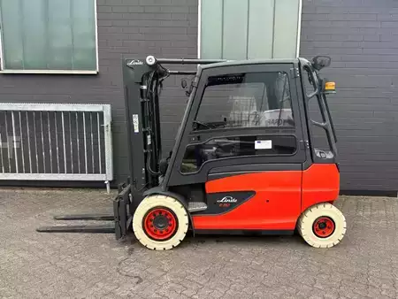 Elektro čtyřkolový VZV 2022  Linde E50HL-01 (1)