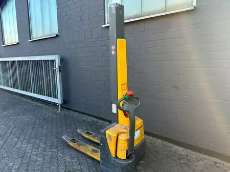 Stoccatori 2007  Jungheinrich EMC110 (2)