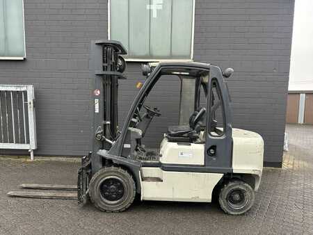 Dieseltrukki 2006  Nissan YG1D2A30Q (1)