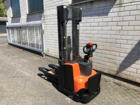 Pallet Stackers 2018  BT SWE120L (2)