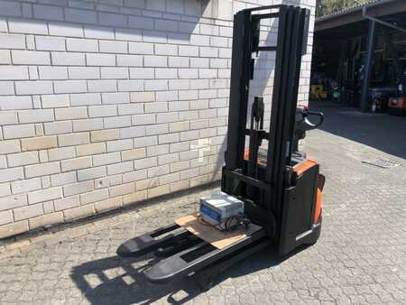 Pallet Stackers 2018  BT SWE120L (3)