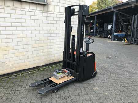 Pallet Stackers 2016  BT SWE160L (3)