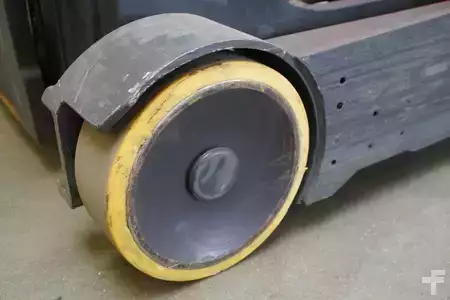 Chariots à mât rétractable 2015  Linde R 16 HD 1120 (6)