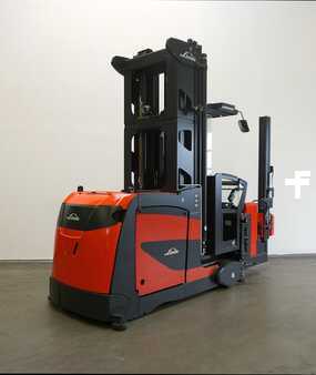 VZV pro práci v úzk.uličkách-retrakt 2015  Linde K-Schwenkschubgabel 011 (1)