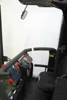 VZV pro práci v úzk.uličkách-retrakt 2015  Linde K-Schwenkschubgabel 011 (3)