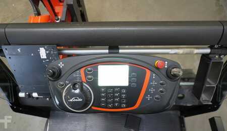 VZV pro práci v úzk.uličkách-retrakt 2015  Linde K-Schwenkschubgabel 011 (9)