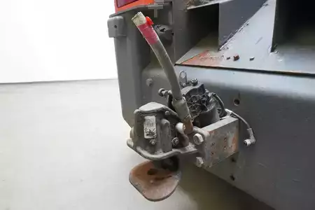 Tahač 2009  Linde P 250 SWB 127-02 (8)