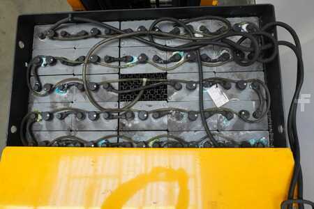 Chariots à mât rétractable 2003  Jungheinrich ETM325 (5)