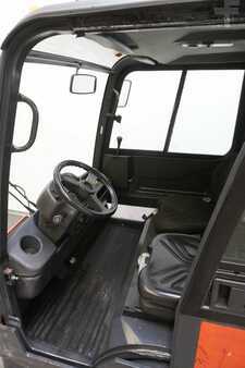 Chariots tracteurs 2013  Linde P 250 127 (3)