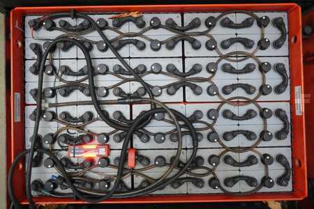 Chariots tracteurs 2013  Linde P 250 127 (5)