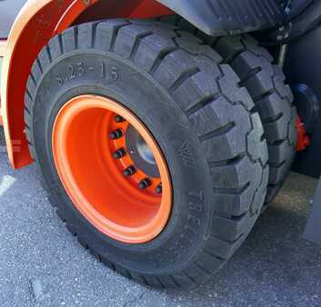 Chariots élévateurs GPL 2021  Linde H 80 T EVO 396-03 (8)