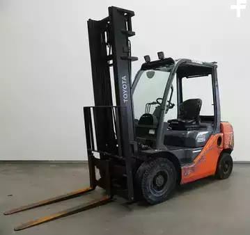 Dízel targoncák 2017  Toyota 02-8FDF25 (1)