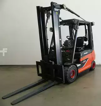 Elektro čtyřkolový VZV 2015  Linde E 30 387 (1)