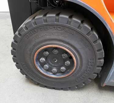 Electric - 4 wheels 2010  Toyota 7FBMF25 (5)