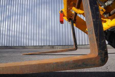 Dieselový VZV 2023  JCB 535-95 (5)