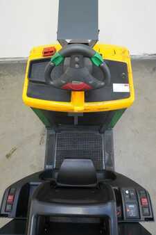 Schlepper 2011  Jungheinrich EZS350XL (3)