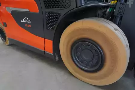Electric - 4 wheels 2024  Linde E 30 ION 1252 (9)