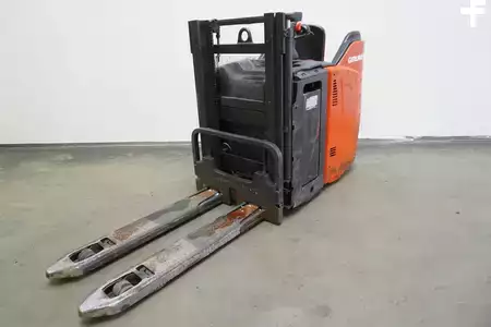 Wózek wysokiego podnoszenia 2013  Linde D 12 HP SP 133 (2)