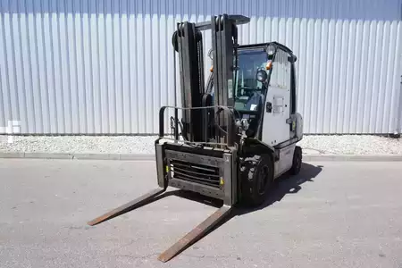 Diesel Forklifts 2006  Nissan FGD02A300 (1)
