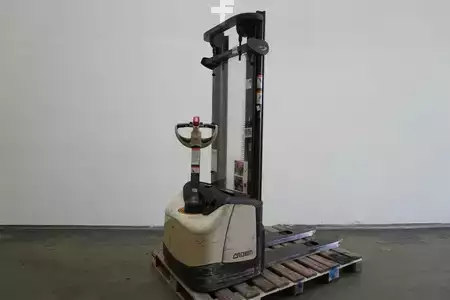 Pallestabler 2015  Crown WF 3000-1.2TL (1)