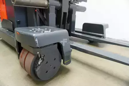 4-kierunkowe Reach Trucki 2025  Linde R 20 F (6)