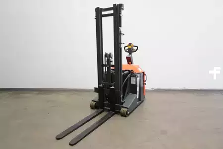 Stapelaars 2025  Combilift CS1250 (2)
