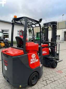 VZV pro práci v úzk.uličkách-retrakt 2018  Combilift C20SE (15)