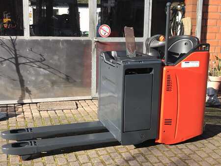 Fahrerstandstapler 2016 Linde T20SP (1)