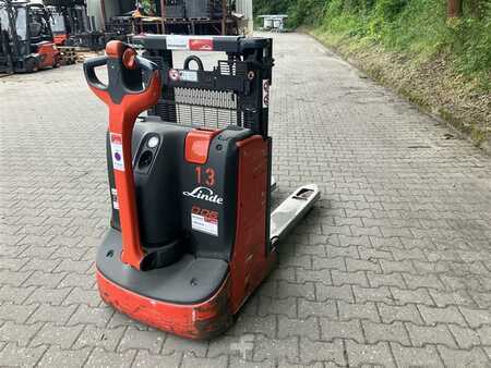 Ruční vysokozdvižný vozík 2017 Linde D06 (1)