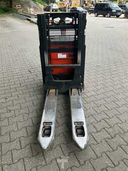 Ruční vysokozdvižný vozík 2017 Linde D06 (3)