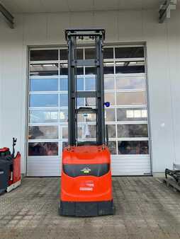 Vertikální vychystávací vozík 2016  Linde V48 (3)