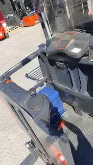 Vertikal-Kommissionierer 2018  Linde V48 (5)