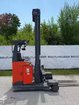 Carretilla retráctil 2018  Linde R25F (2)