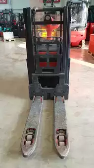 Ruční vysokozdvižný vozík 2020  Linde D10AP (4)