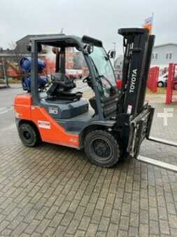 Treibgasstapler-Toyota-02-8FGF 30