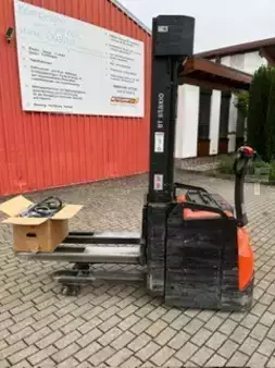 Hochhubwagen 2019  Toyota SWE 160 L (2)