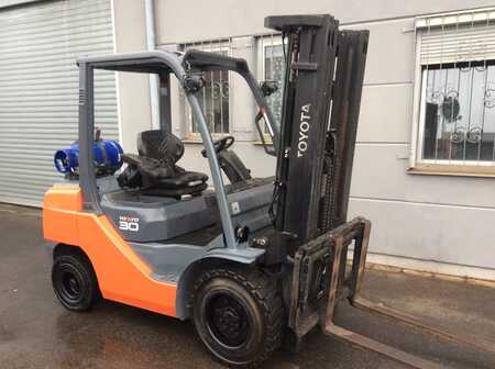 Propane Forklifts 2017  Toyota 02-8FGF 30 (1) 