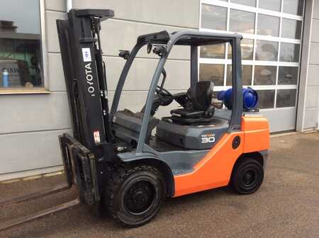 Propane Forklifts 2017  Toyota 02-8FGF 30 (2) 