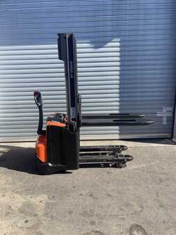 Pallet Stackers 2016  BT SWE120L (1) 