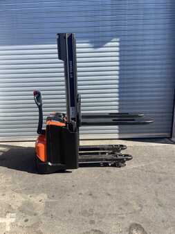 Stacker pedestre 2016 BT SWE120 L (1)