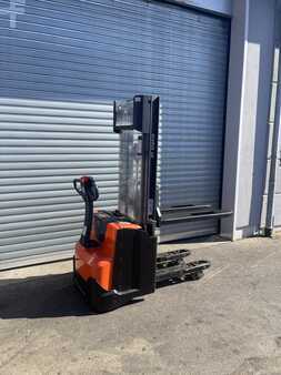 Stacker pedestre 2016 BT SWE120 L (3)