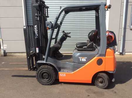 Empilhador a gás 2017 Toyota 02-8FGF15 (4)